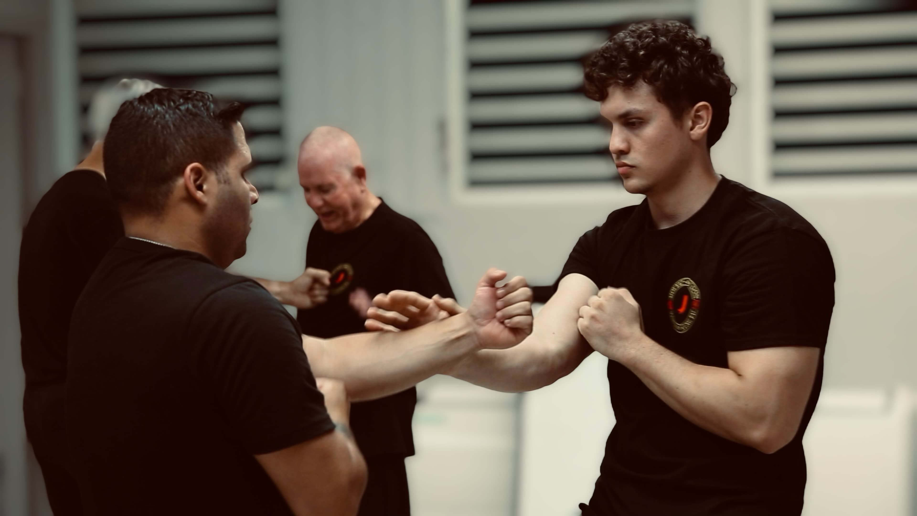 Estudiantes entrenando en grupo